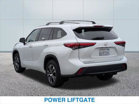 Used 2022 Toyota Highlander XLE FWD image 9