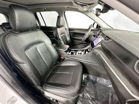 Used 2023 Jeep Grand Cherokee Limited RWD image 28