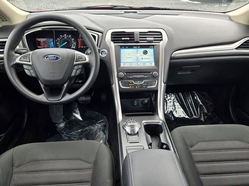 Used 2017 Ford Fusion SE w/ Fusion SE Technology Package image 16