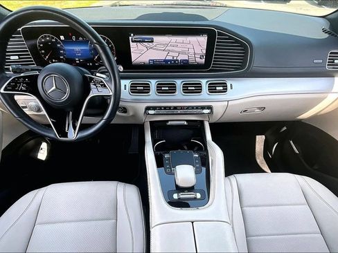 Used 2025 Mercedes-Benz GLS 450 4MATIC image 7