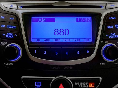 Used 2013 Hyundai Accent GLS image 25