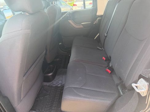 Used 2018 Jeep Wrangler Unlimited Sport S AWD/4WD image 11