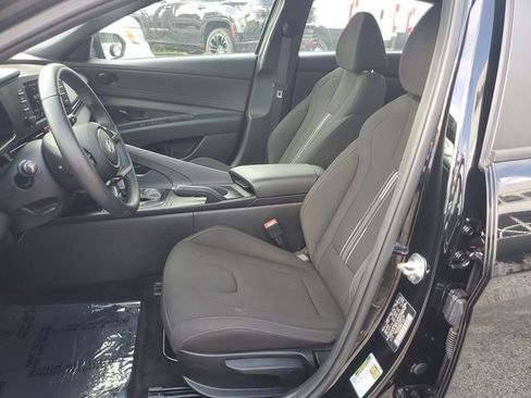 Used 2025 Hyundai Elantra Sport FWD image 22