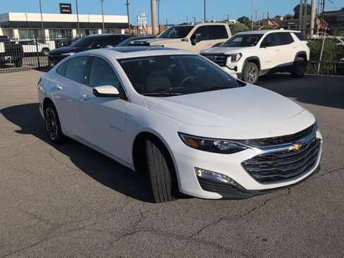 Used 2024 Chevrolet Malibu LT FWD image 2