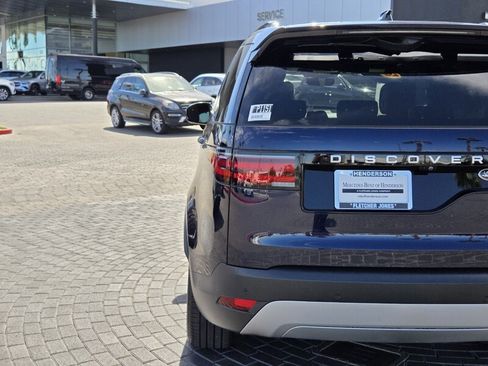 Used 2023 Land Rover Discovery S AWD/4WD image 11
