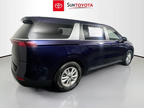Used 2024 Kia Carnival LX FWD image 4