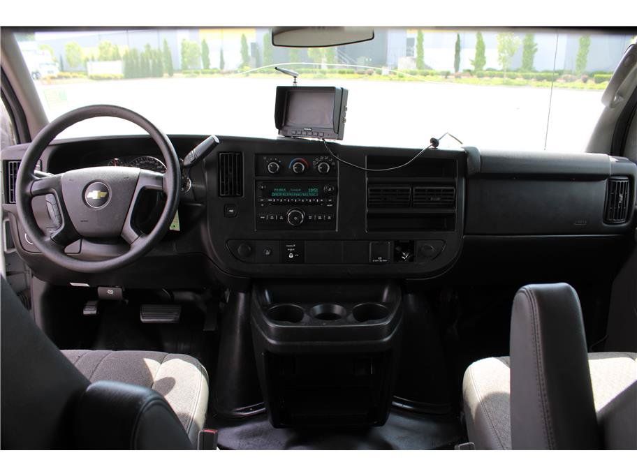 Used 2015 Chevrolet Express 3500 RWD image 10