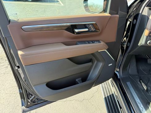 New 2026 Chevrolet Suburban High Country AWD/4WD image 18