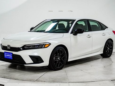 Used 2023 Honda Civic Sport image 3