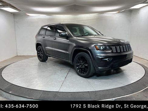 Used 2017 Jeep Grand Cherokee Altitude image 7