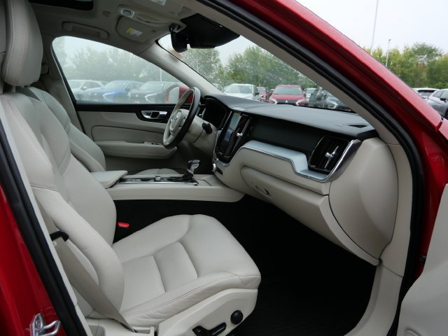 Used 2018 Volvo XC60 T6 Momentum AWD/4WD image 8