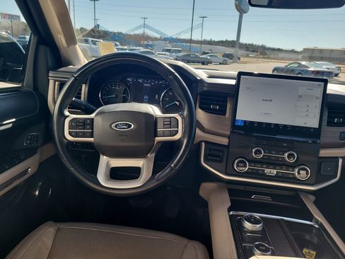 Used 2022 Ford Expedition Max Limited image 25