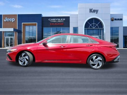 Used 2024 Hyundai Elantra Limited FWD image 2