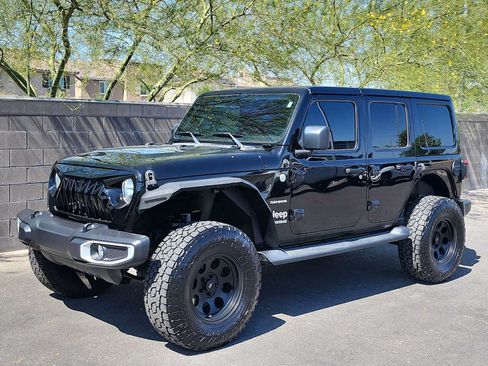 Used 2018 Jeep Wrangler Unlimited Sahara AWD/4WD image 4