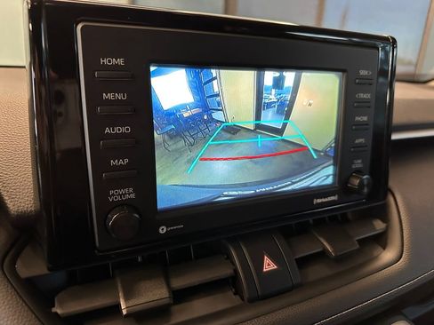 Used 2021 Toyota RAV4 LE FWD image 13