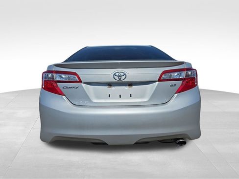 Used 2012 Toyota Camry SE FWD image 8