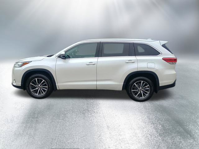 Used 2017 Toyota Highlander XLE AWD/4WD image 2