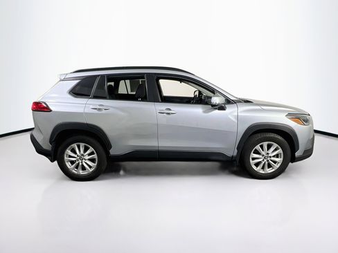 Used 2022 Toyota Corolla Cross LE AWD/4WD image 4
