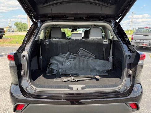 Used 2022 Toyota Highlander LE FWD image 48