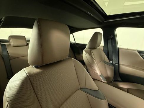 Used 2025 Lexus ES 300h w/ Premium Package image 33