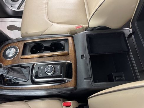 Used 2023 Nissan Armada SL image 25