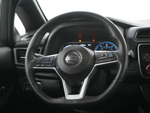 Used 2018 Nissan Leaf SV w/ SV Technology Package FWD image 16