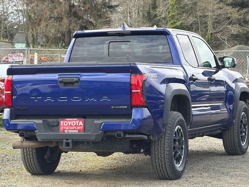 Certified 2025 Toyota Tacoma TRD Off-Road w/ TRD Off Road Premium Package AWD/4WD image 4