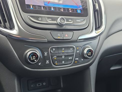 Used 2024 Chevrolet Equinox LT FWD image 28