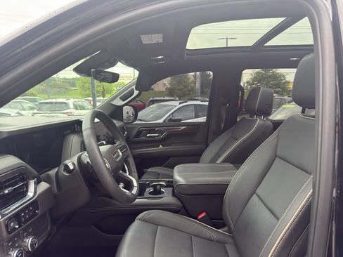 Used 2025 GMC Yukon Elevation w/ Technology Package AWD/4WD image 9