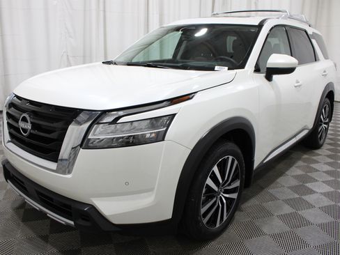 Used 2024 Nissan Pathfinder Platinum AWD/4WD image 37