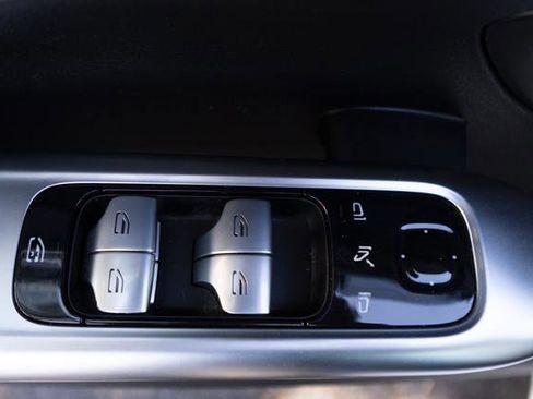 Used 2022 Mercedes-Benz C 300 Sedan image 14