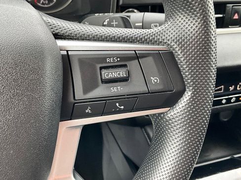 Used 2024 Mitsubishi Outlander ES FWD image 17
