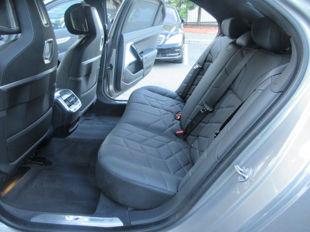 Used 2023 BMW 760i xDrive AWD/4WD image 46