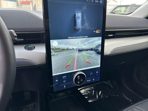 Used 2022 Ford Mustang Mach-E Select image 19