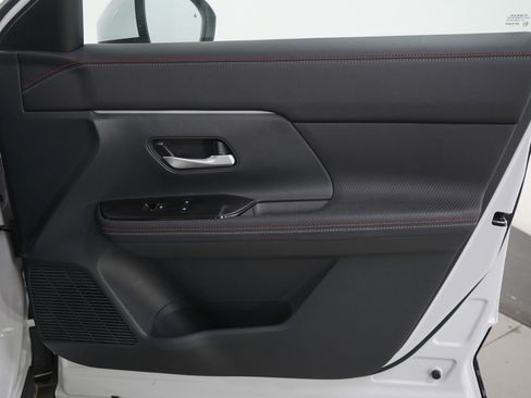 Used 2025 Nissan Kicks SR image 10