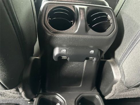 Certified 2023 Jeep Gladiator Sport image 17