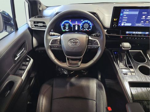 Used 2026 Toyota Sienna XSE FWD image 40