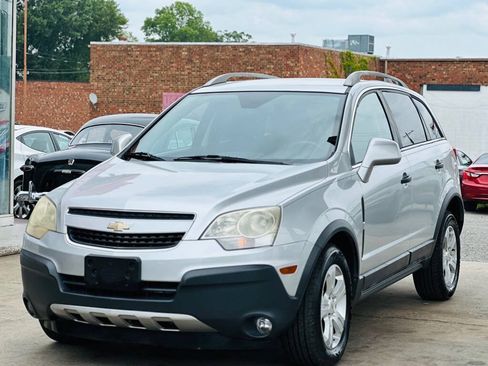 Used 2013 Chevrolet Captiva Sport LS FWD image 2