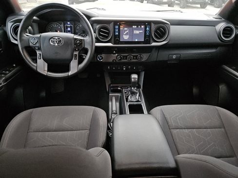 Used 2018 Toyota Tacoma TRD Sport w/ Technology Package RWD image 11