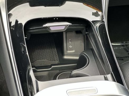 Used 2023 Mercedes-Benz GLC 300 4MATIC image 5
