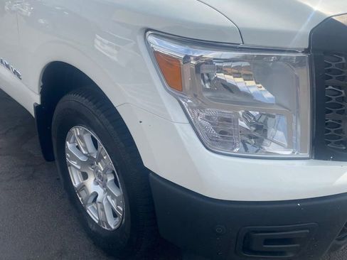 Used 2018 Nissan Titan SV w/ SV Convenience Package image 29