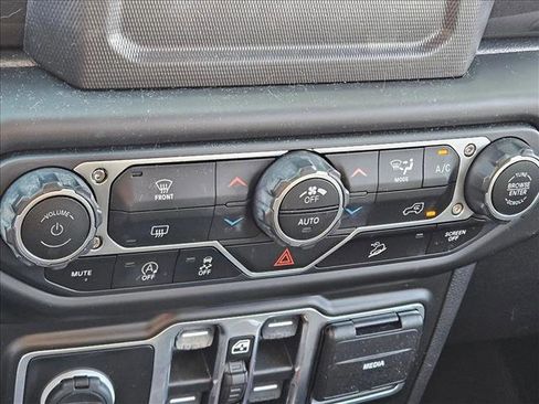 Used 2020 Jeep Wrangler Unlimited Sahara image 14