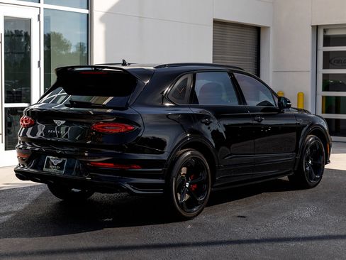 Used 2024 Bentley Bentayga image 24