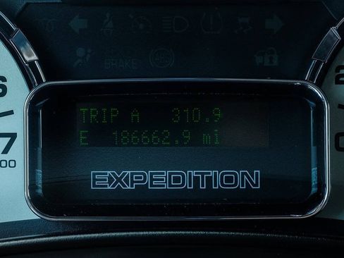 Used 2010 Ford Expedition EL 4WD image 26