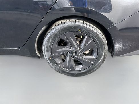 Used 2021 Hyundai Elantra SEL image 37