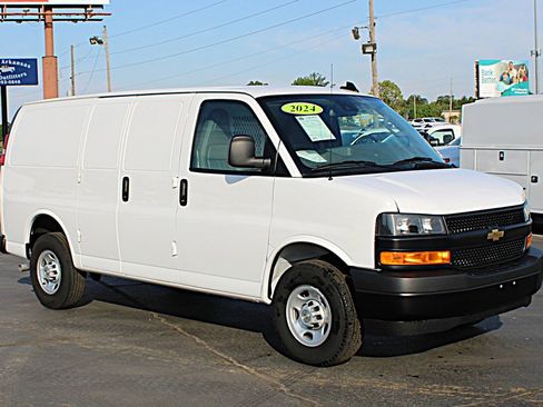 Used 2024 Chevrolet Express 2500 w/ Driver Convenience Package RWD image 2