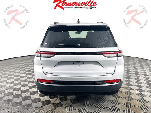 New 2025 Jeep Grand Cherokee Altitude image 6