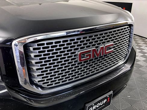 Used 2015 GMC Yukon Denali w/ Premium Package image 28