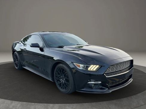Used 2016 Ford Mustang Coupe image 3