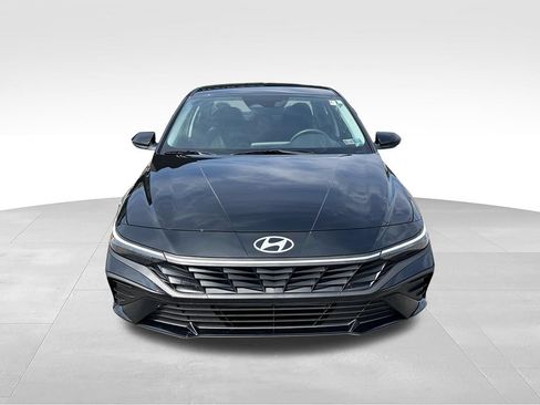 Used 2026 Hyundai Elantra SE w/ Cargo Package FWD image 2